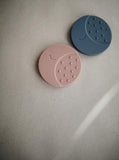 Mushie Teether Moon Cloudy Mauve - Laadlee