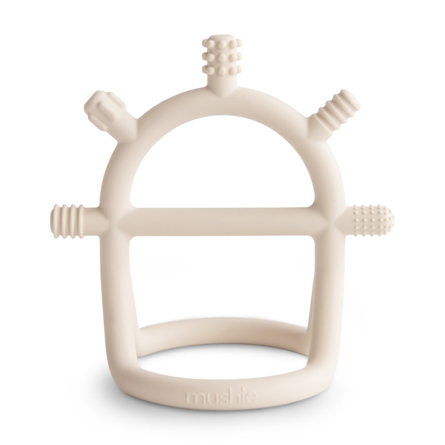 mushie-no-drop-sensory-teether-shifting-sand-1