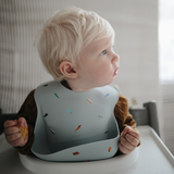 Mushie Silicone Bib Retro Cars - Laadlee