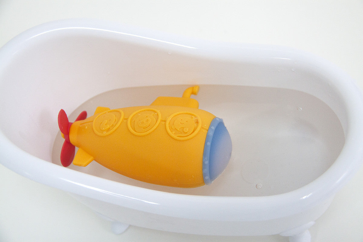 Marcus & Marcus - Silicone Colour Changing Bath Toy - Submarine Squirt - Laadlee