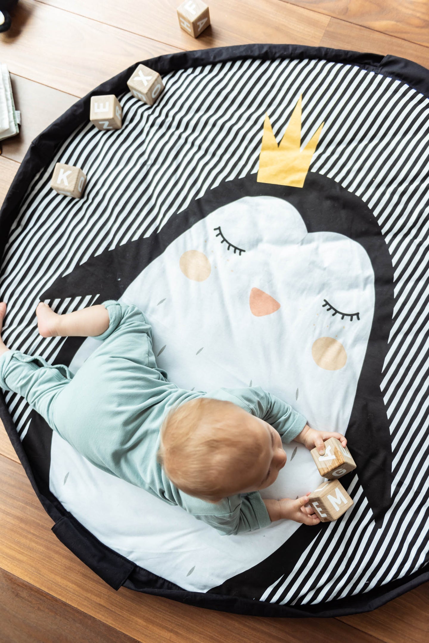 Play & Go Playmat & Storage Bag - Soft - Penguin - Laadlee