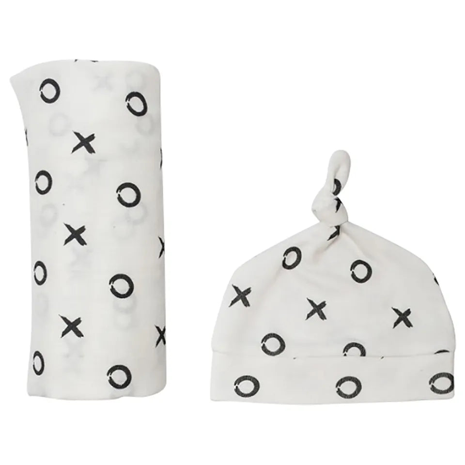 Lulujo Hello World Set (Bamboo Hat + Swaddle blanket) - XO - Laadlee