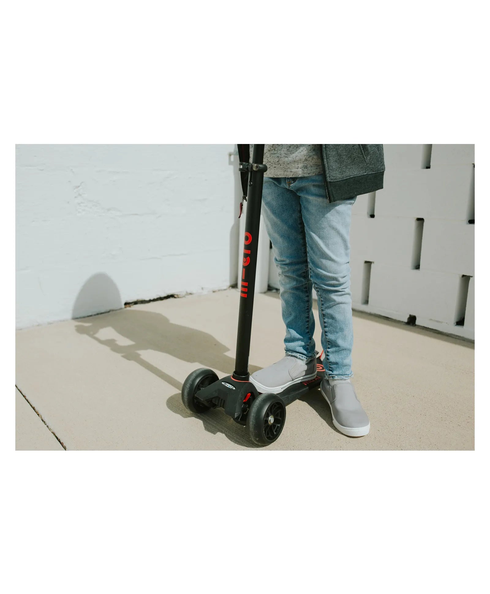 Micro Maxi Deluxe Pro Scooter - Black and Red - Laadlee