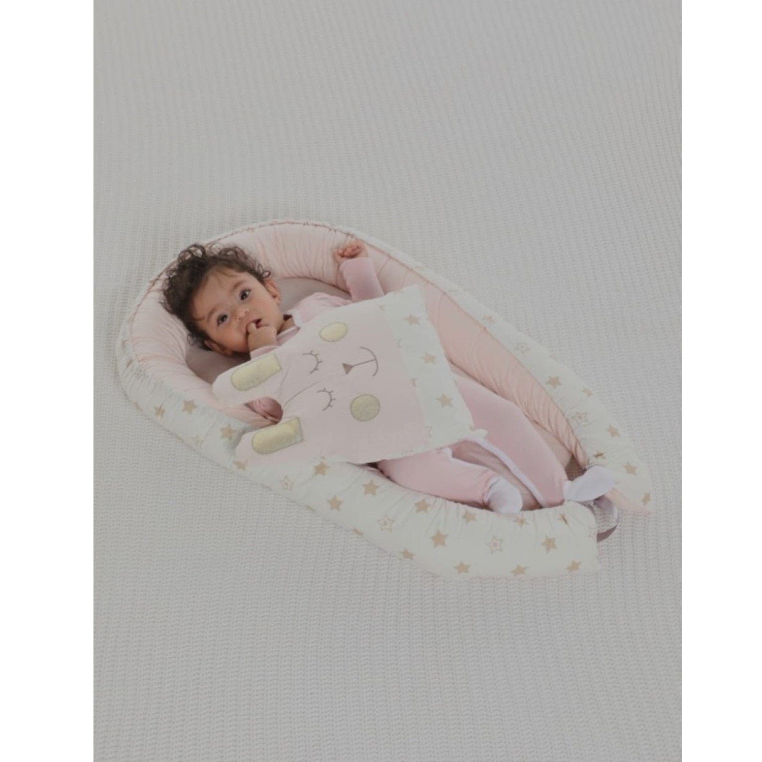 Forever Cute Newborn Bed with Pillow - Pink - Laadlee