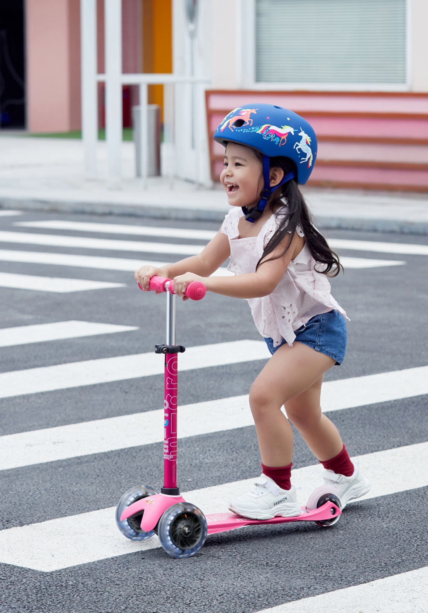 Micro Mini Deluxe Scooter with LED Wheels - Pink - Laadlee