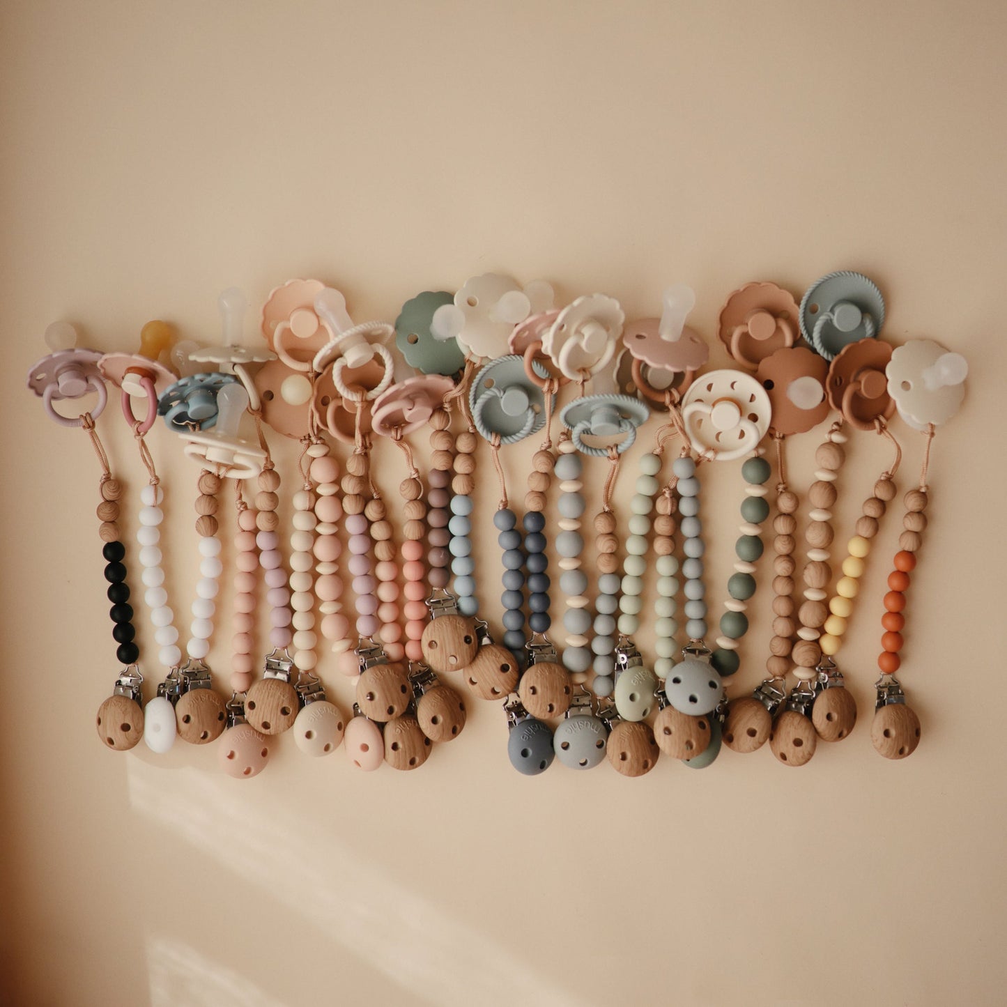 Mushie Pacifier Clips Eva Pale Taupe - Laadlee