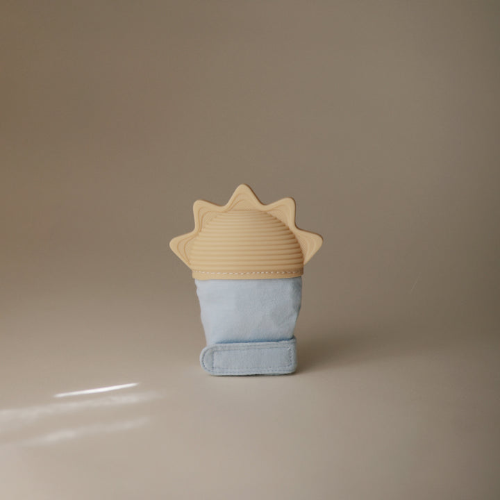 mushie-sun-teething-mitten-3