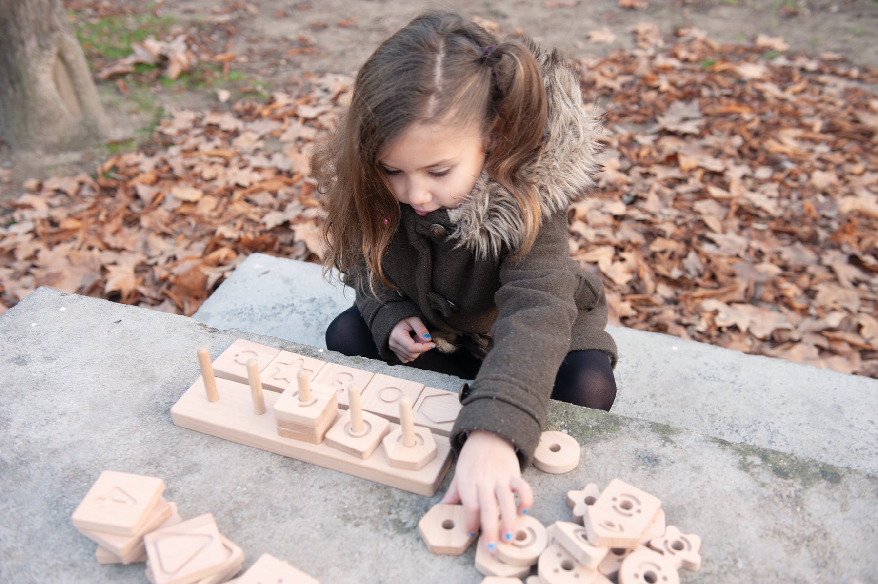 andreu-toys-sensory-geo-string-shapes-8
