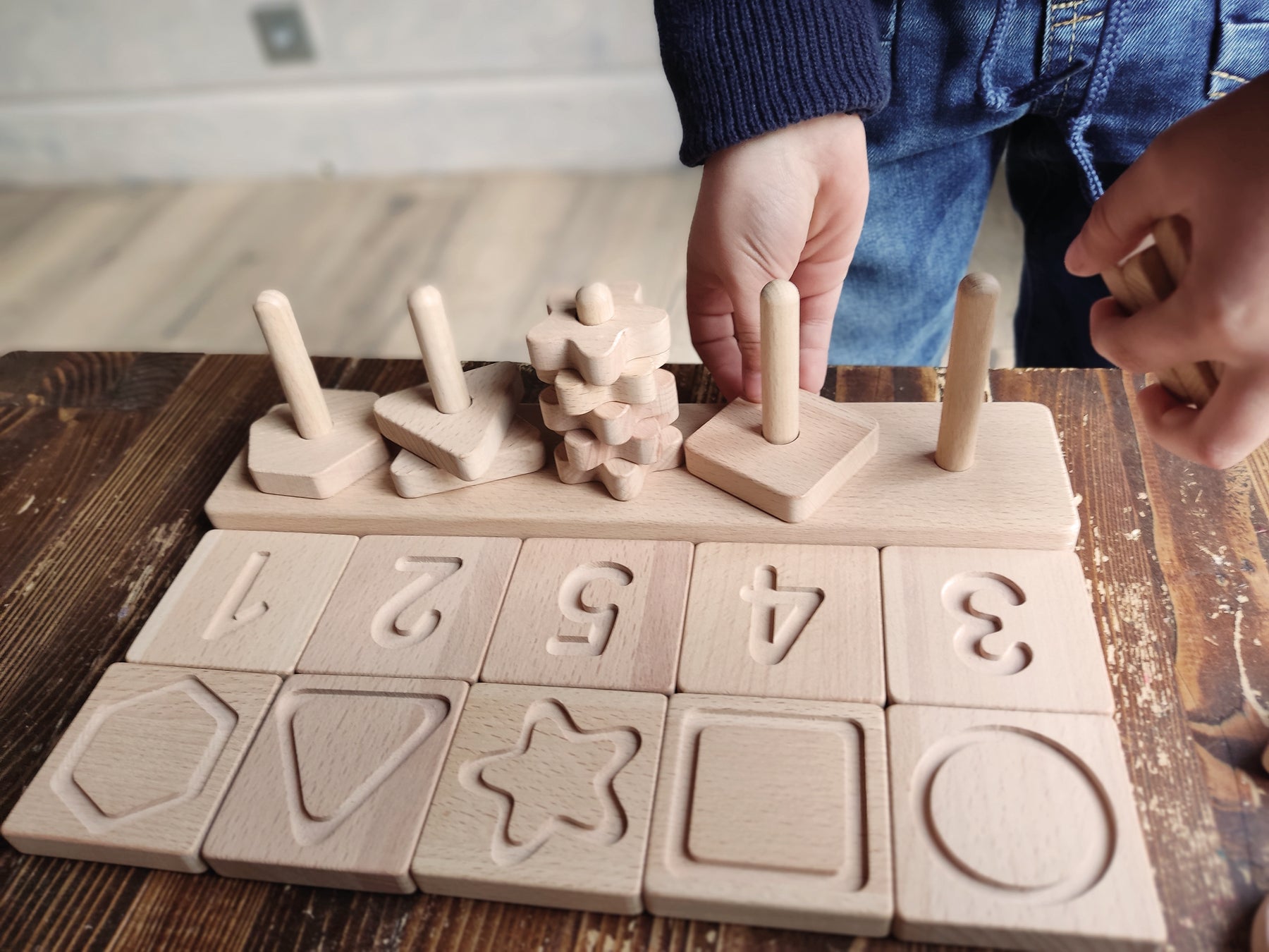 andreu-toys-sensory-geo-string-shapes-16
