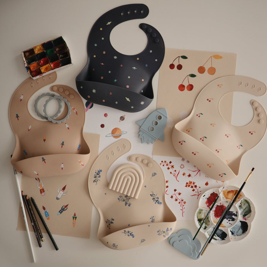 Mushie Silicone Bib Planets - Laadlee