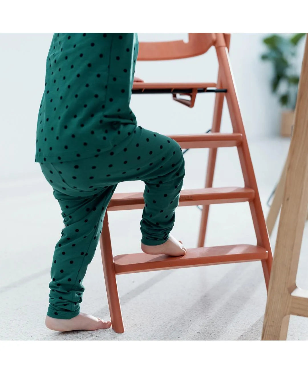 kaos-klapp-highchair-recycled-terracotta-pink-10