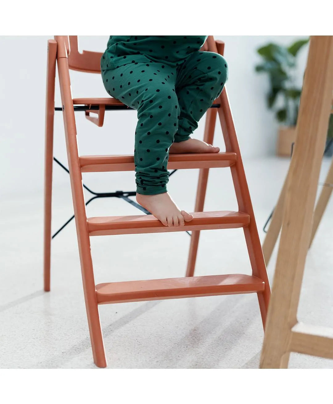 kaos-klapp-highchair-recycled-terracotta-pink-11
