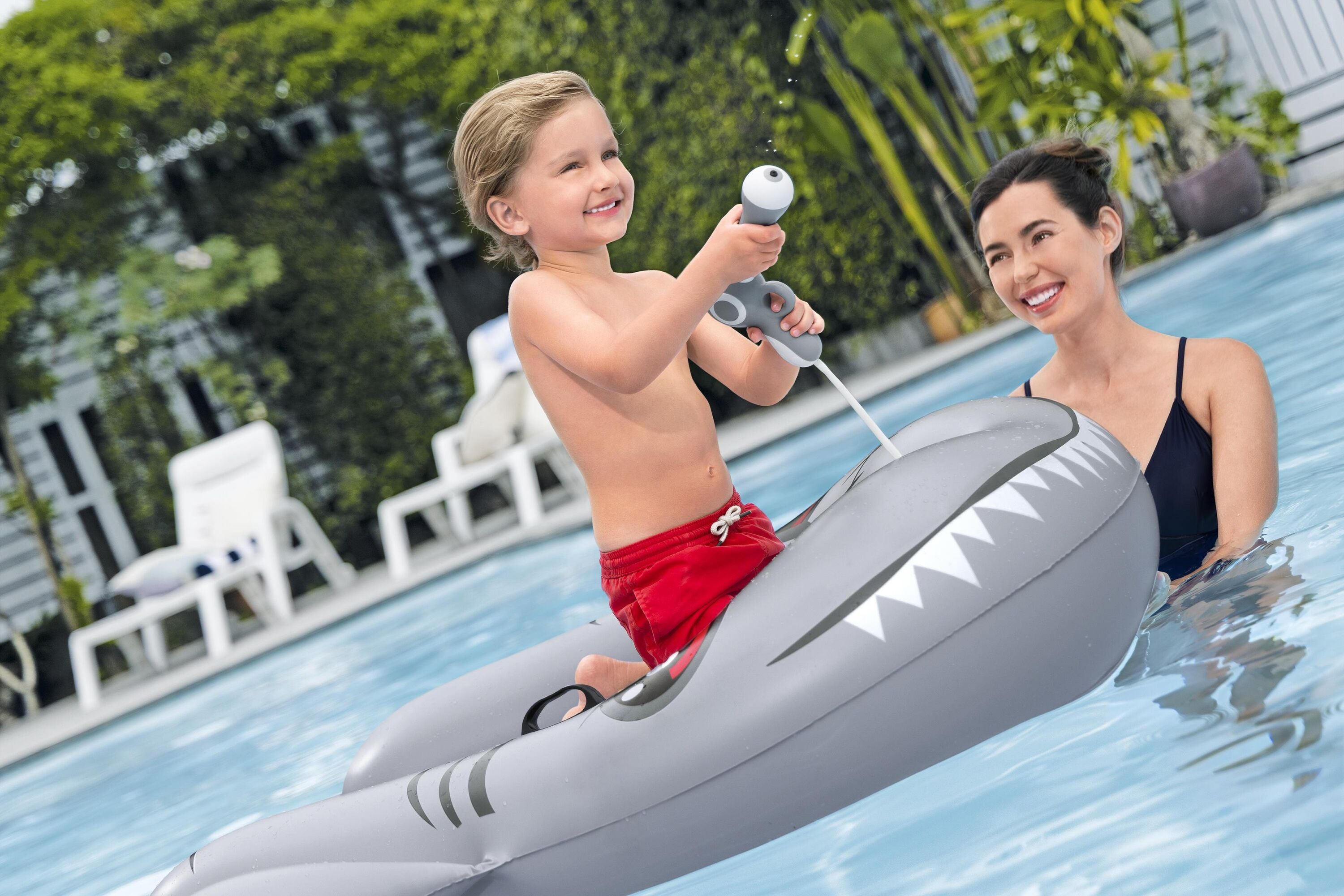 bestway-kickboard-inflatable-shark-venture-160x115cm-11