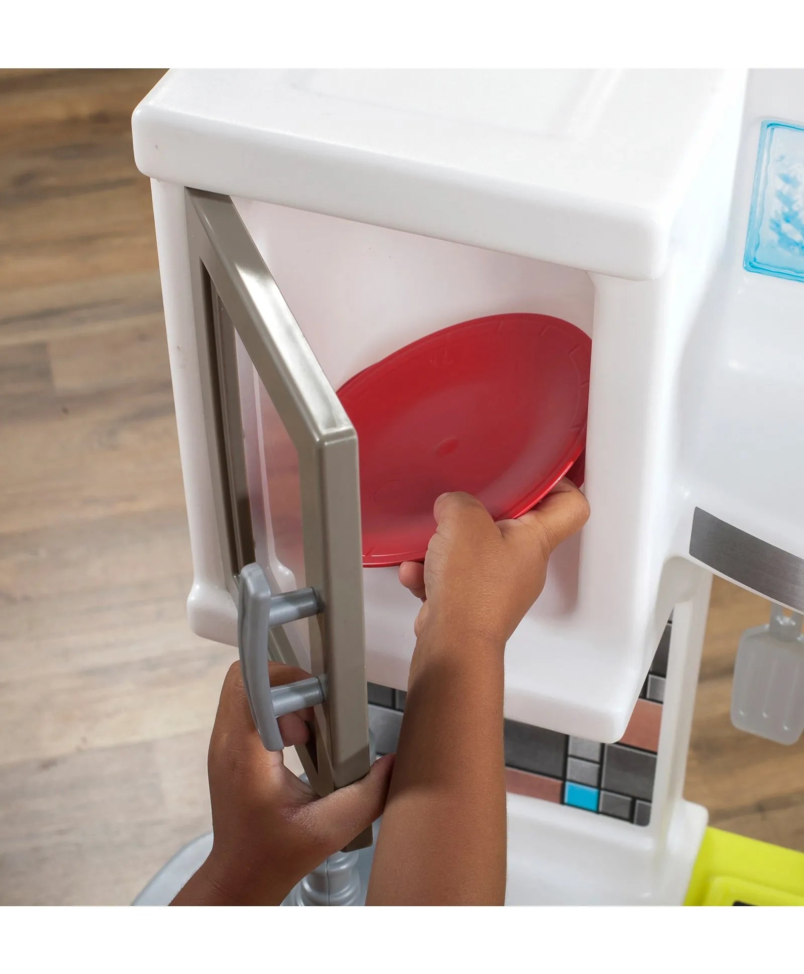 Step2 Contemporary Chef Kitchen - Laadlee