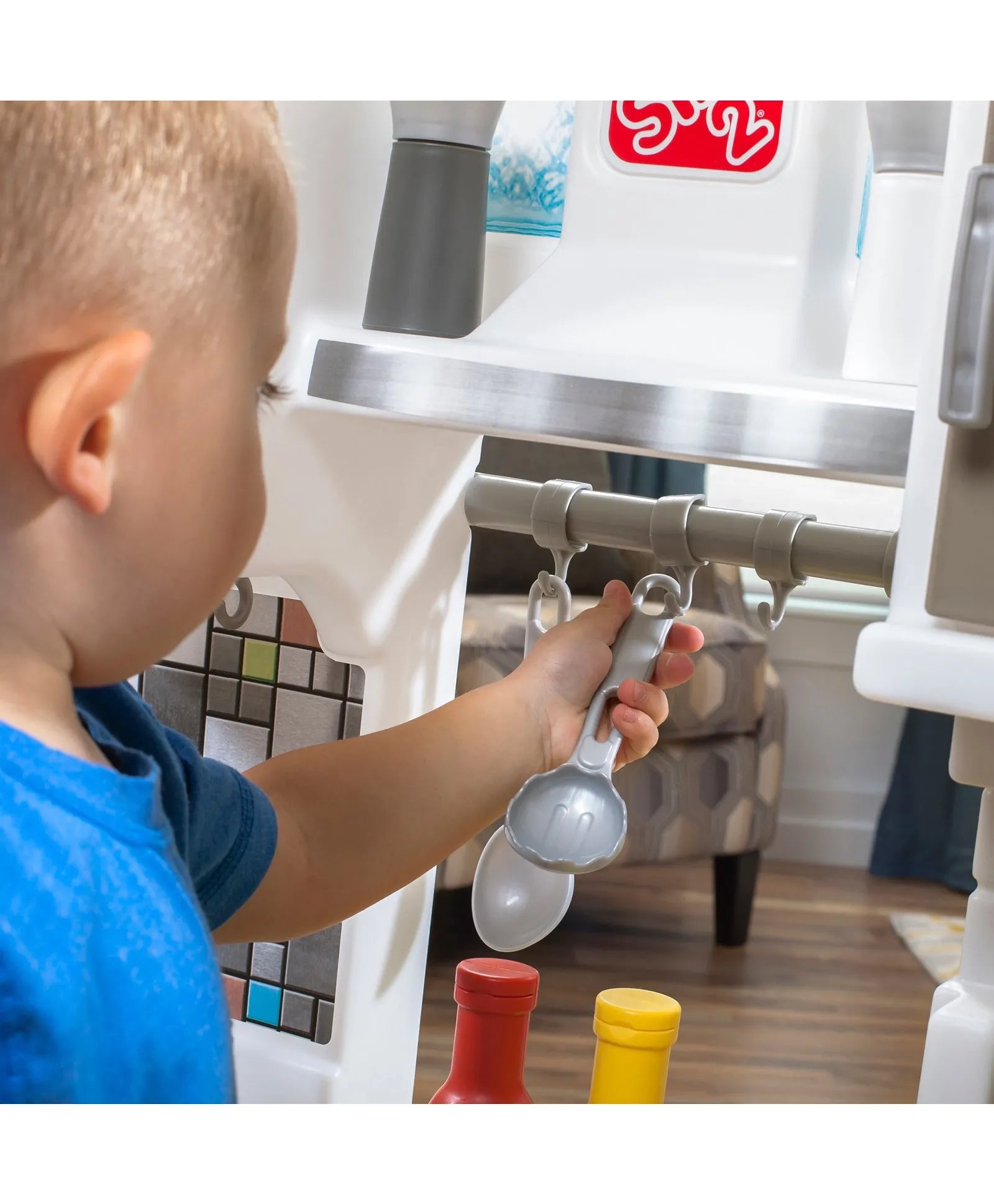 Step2 Contemporary Chef Kitchen - Laadlee