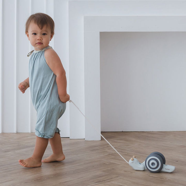 plantoys-pull-along-snail-5