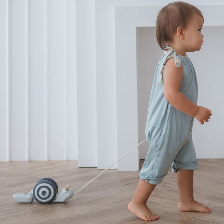 plantoys-pull-along-snail-4