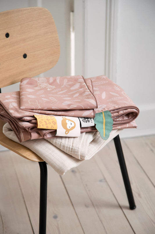 Sebra Baby Bed Linen - Wildlife - Sunset Pink - Laadlee