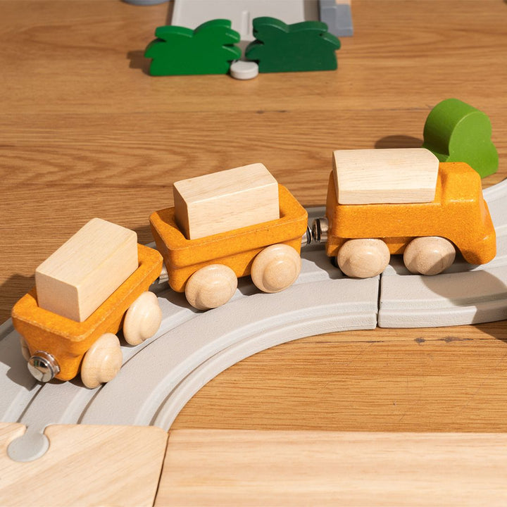 plantoys-cargo-train-6