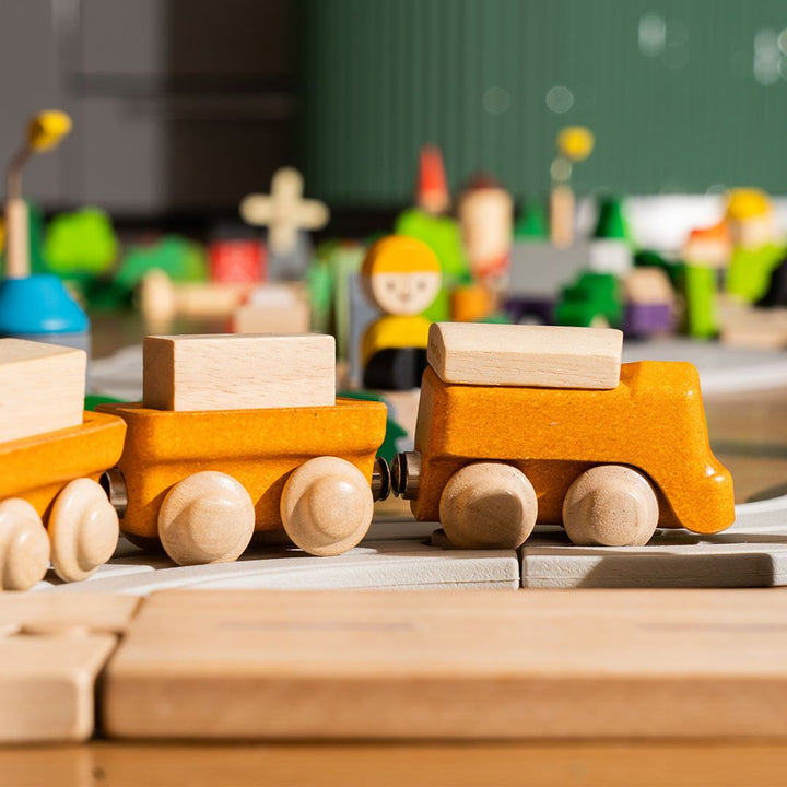 plantoys-cargo-train-5
