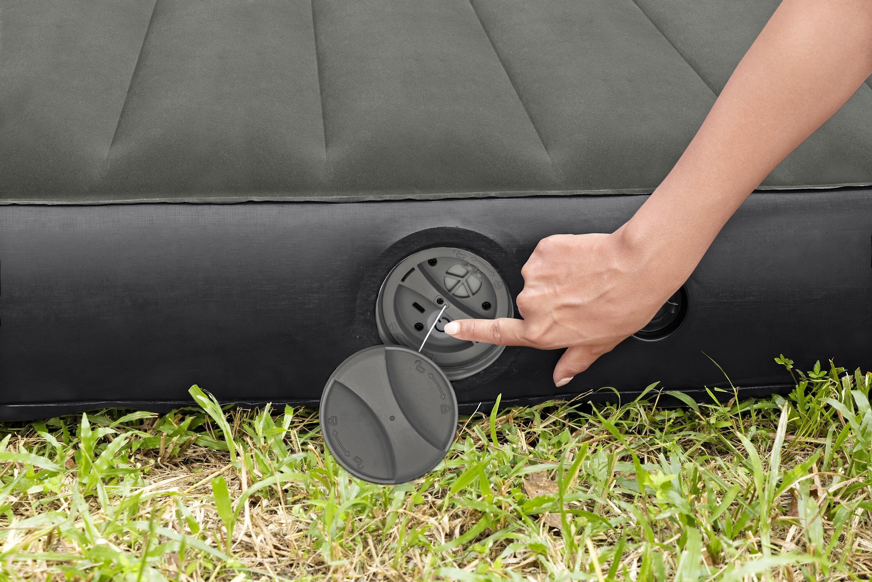 bestway-airbed-queen-buiit-in-ac-pump-203-x-152-x-25cm-9