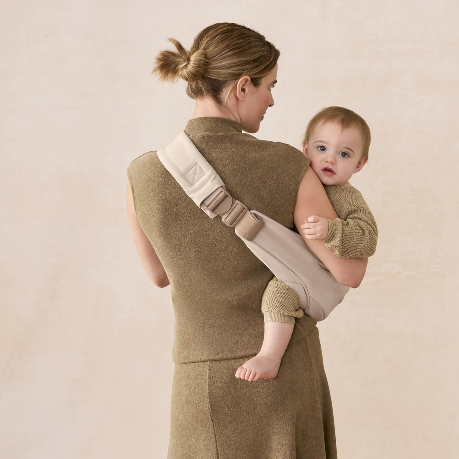 ergobaby-upsie-sling-carrier-natural-beige-8