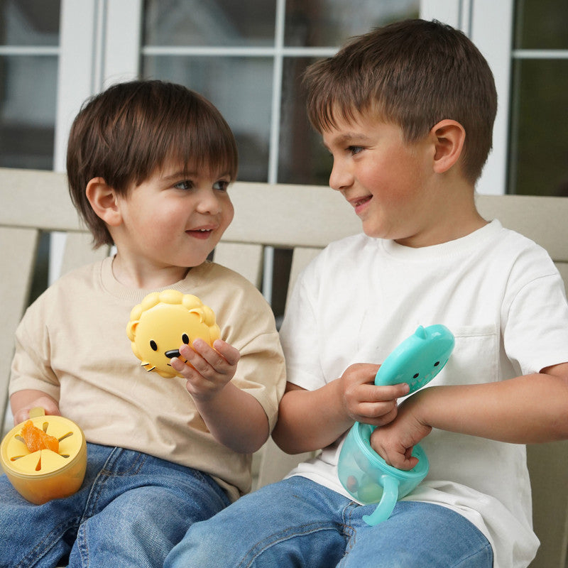 Melii Snack Container With Finger Trap - Shark - Laadlee