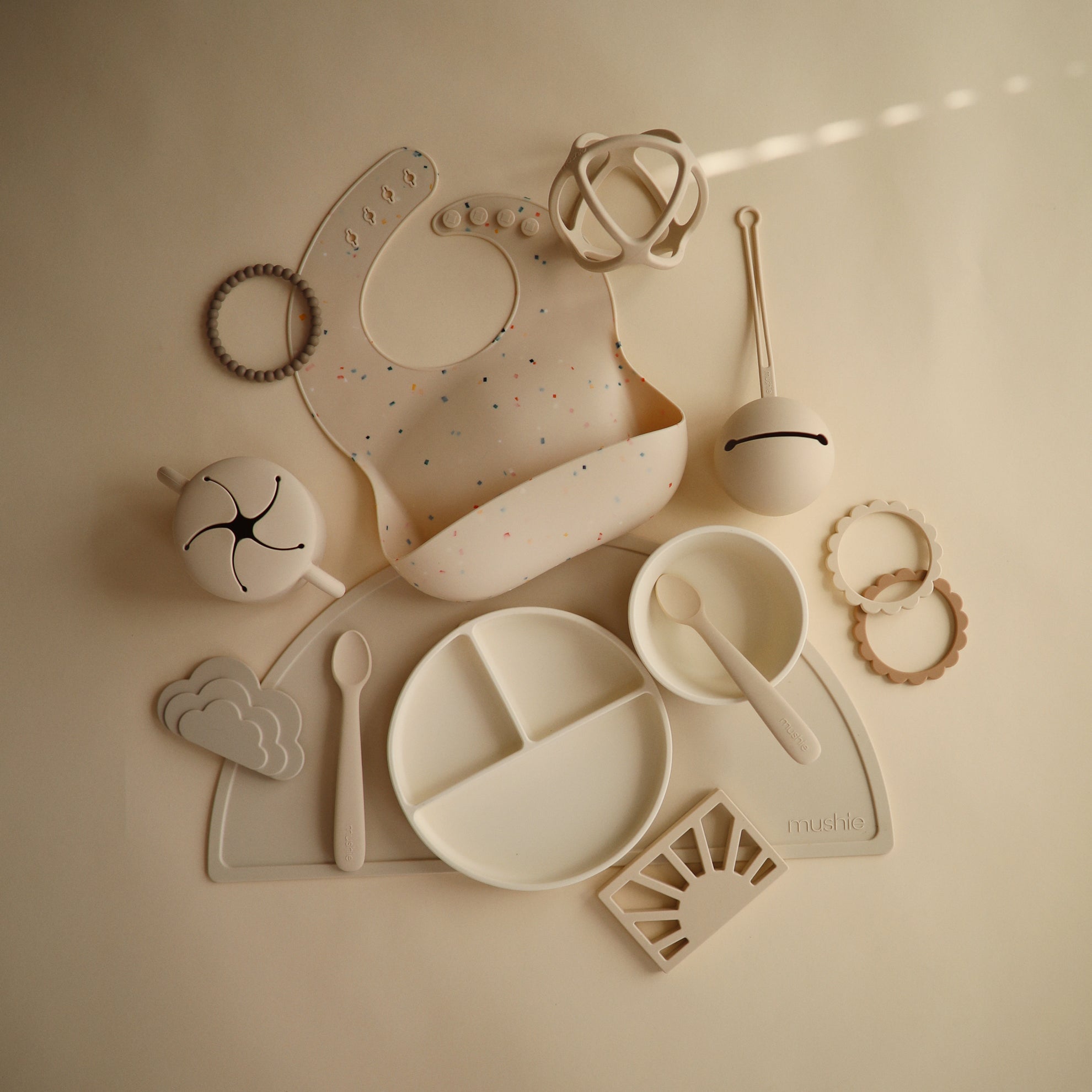 Mushie Pacifier Case Shifting Sand - Laadlee