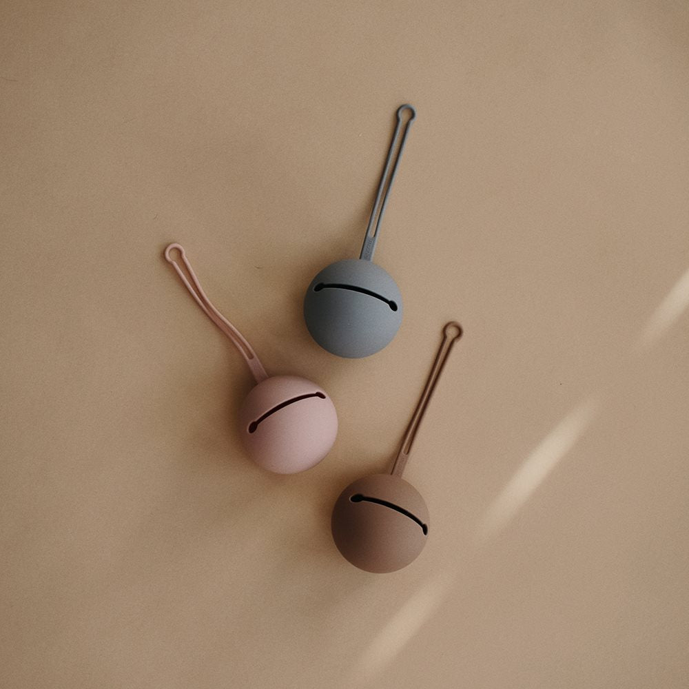 Mushie Pacifier Case Pale Taupe - Laadlee