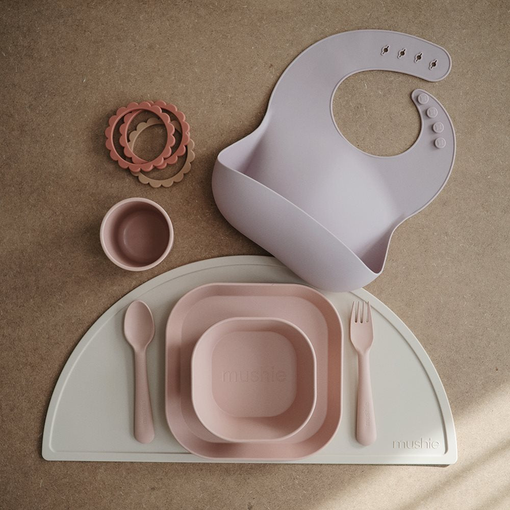 Mushie Dinner Plate Square Blush - Laadlee