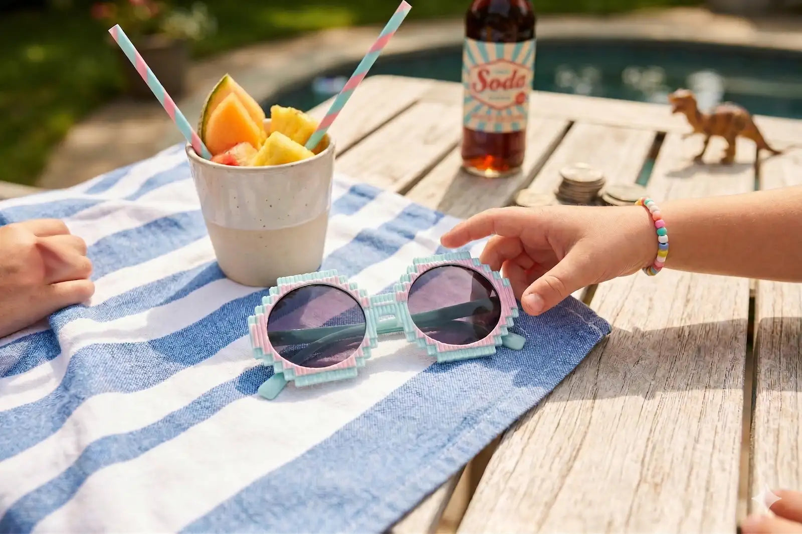smile-in-shades-sparkle-heart-kids-sunglasses-2