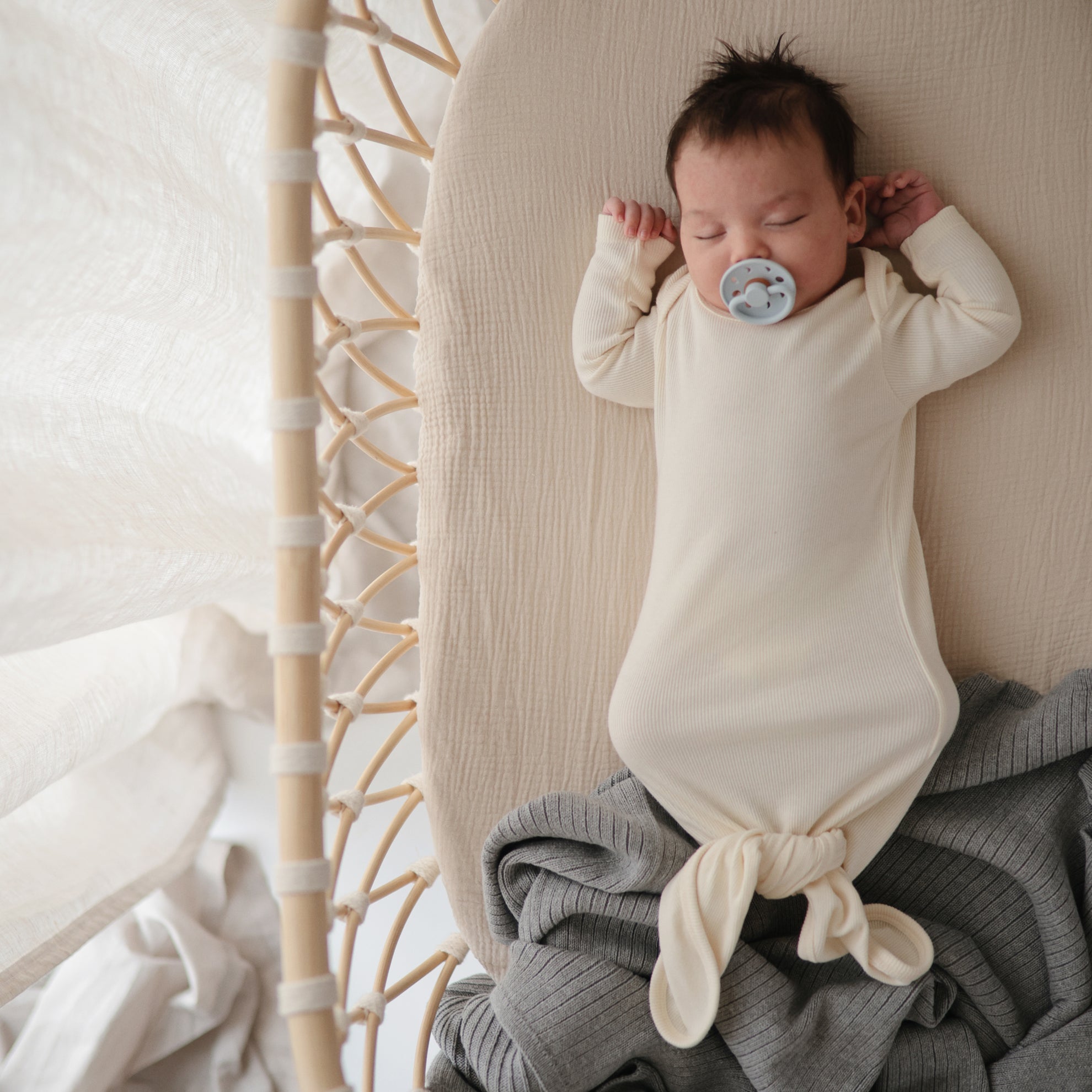 Mushie Crib Sheet Small Fog - Laadlee