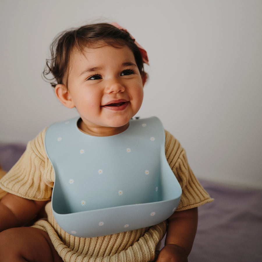 Mushie Silicone Bib White Daisy - Laadlee