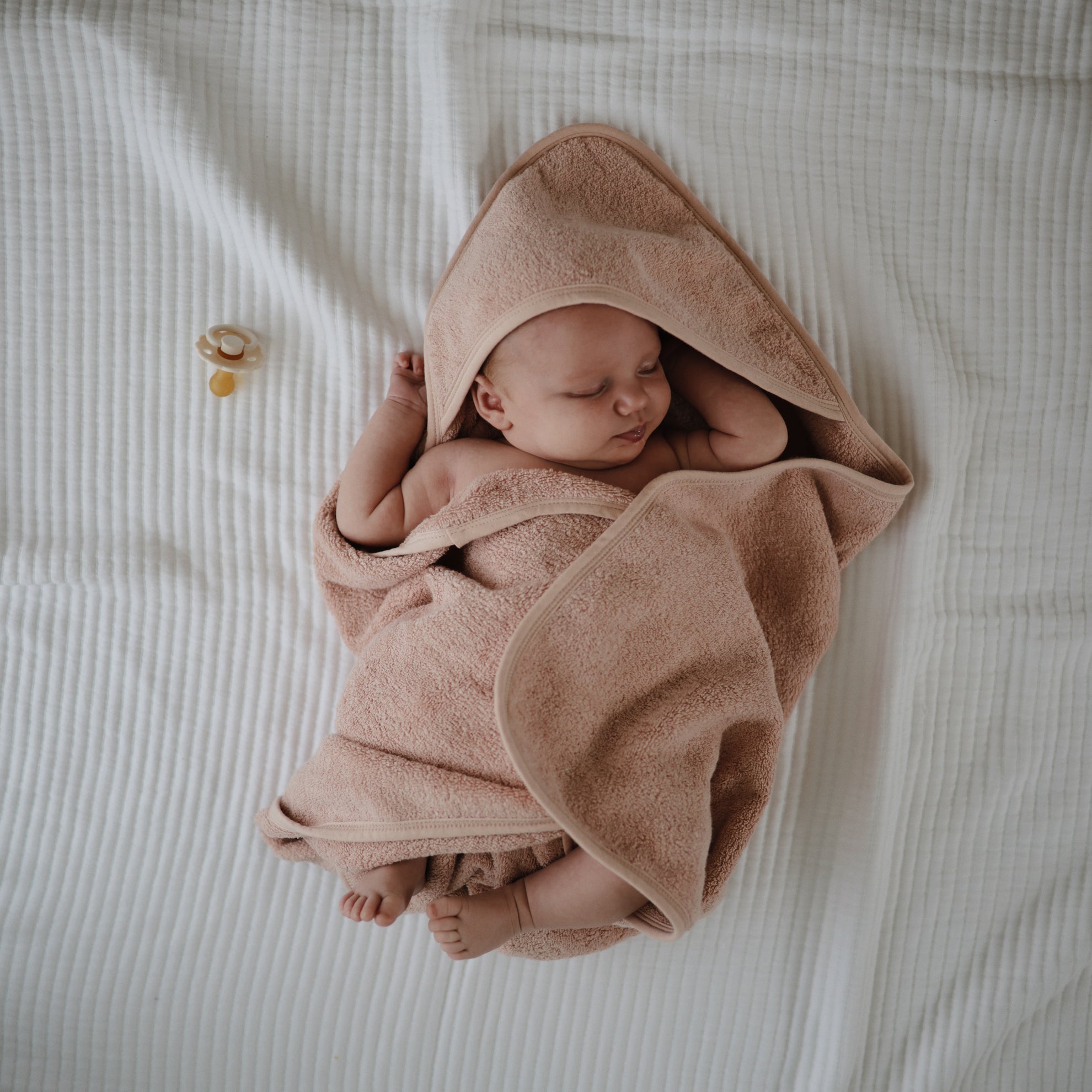 Mushie Hooded Towel Blush - Laadlee