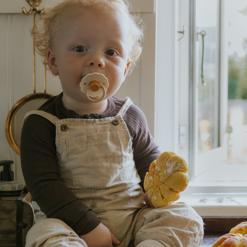 Frigg Daisy Silicone Baby Pacifier 6M - 18M, 2Pack, Chamomile/Honey Gold - Size 2 - Laadlee
