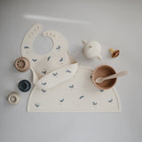 Mushie Silicone Bib Whales - Laadlee