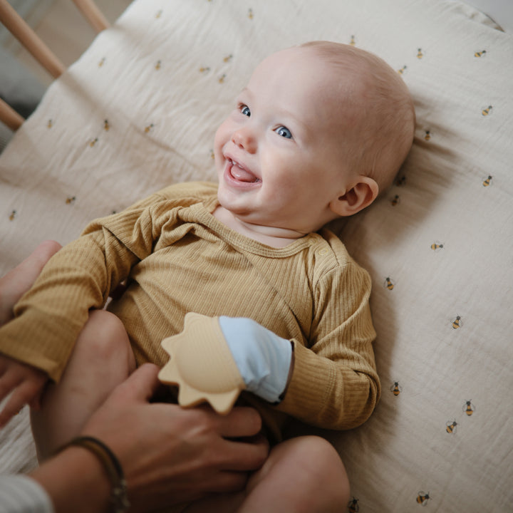 mushie-sun-teething-mitten-5