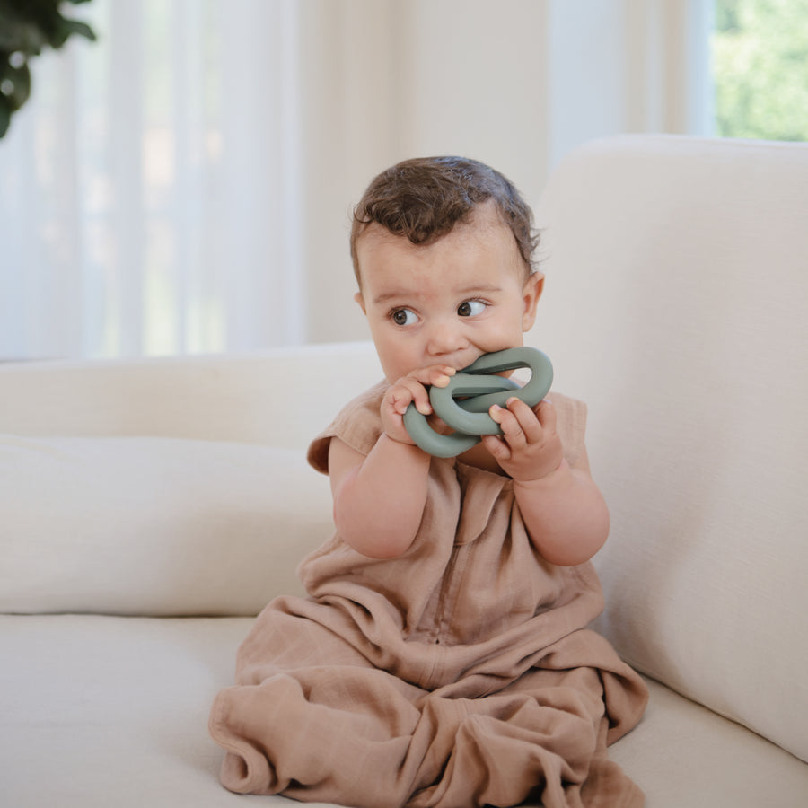 mushie-muslin-sleep-bag-natural-6