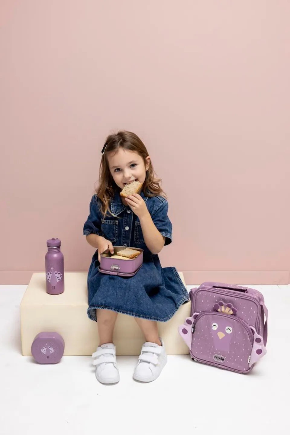 trixie-insulated-lunch-bag-mrs-peacock-7