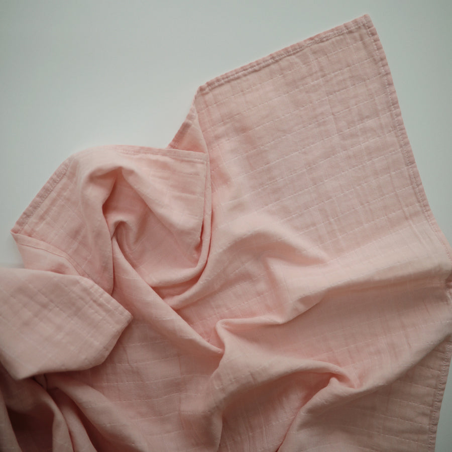 Mushie Swaddle Rose Vanilla - Laadlee