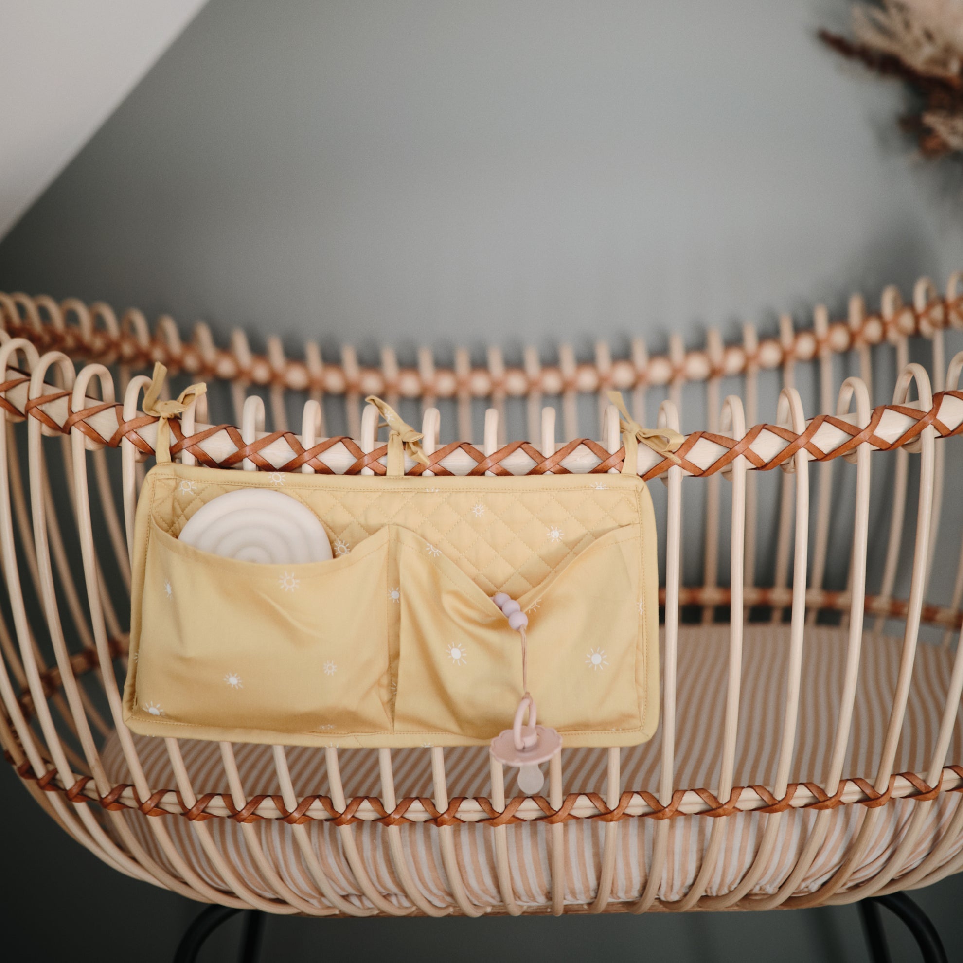 Mushie Crib Pocket Sun - Laadlee