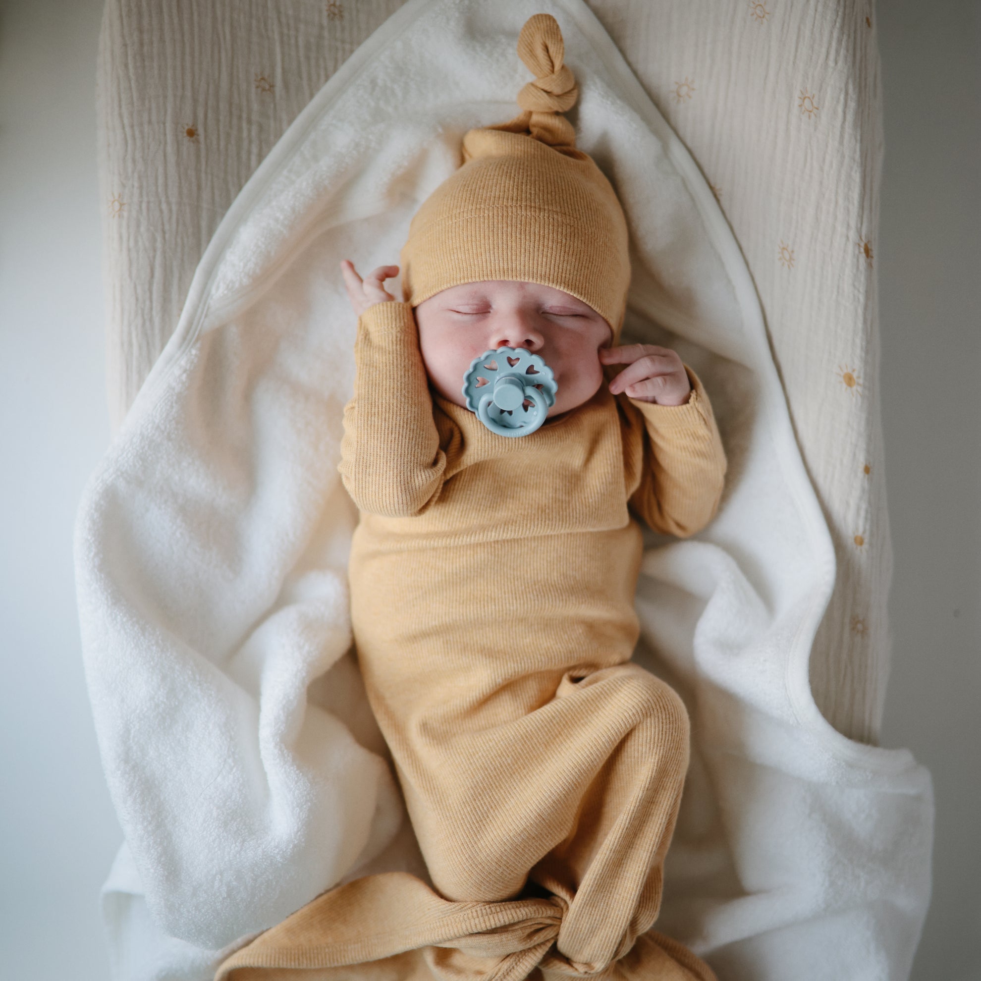 Mushie Hooded Towel Pearl - Laadlee