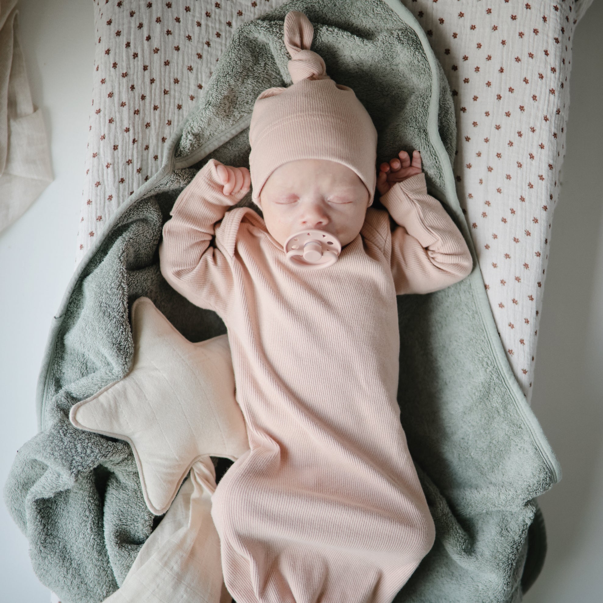 Mushie Hooded Towel Moss - Laadlee