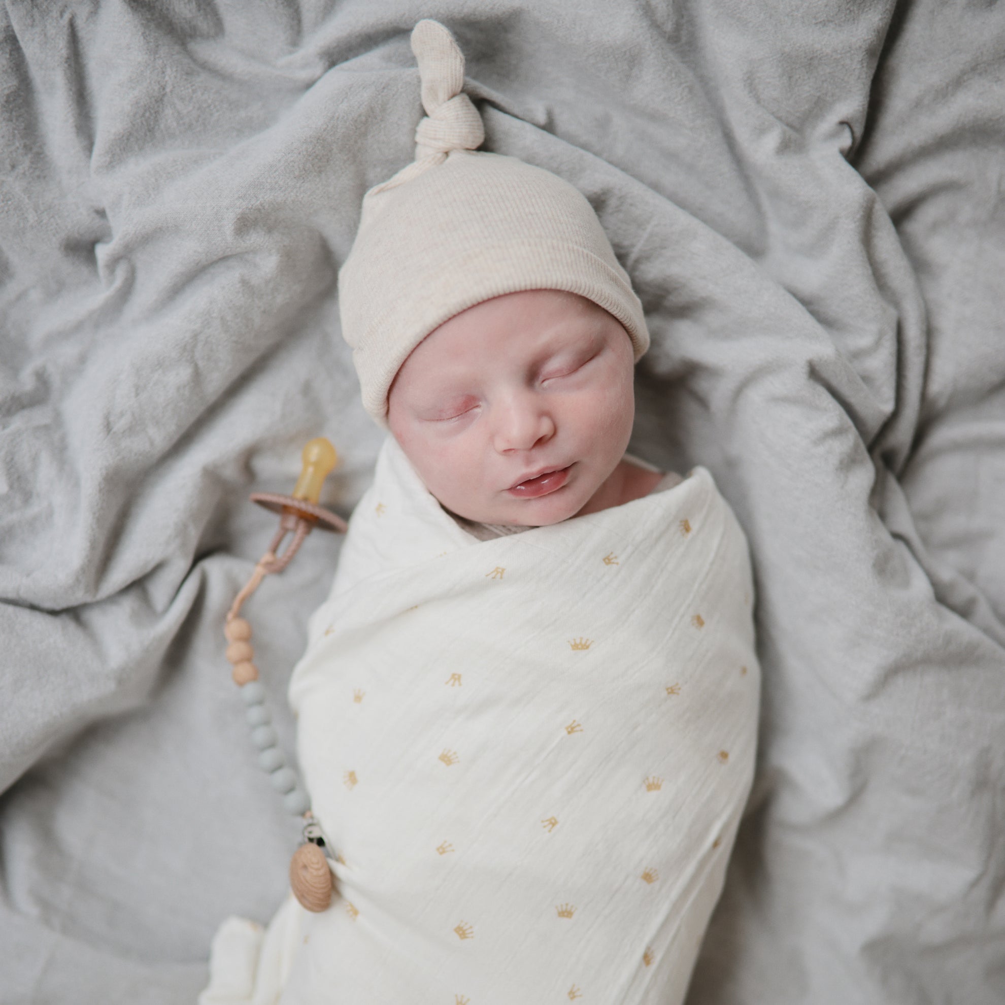 Mushie Ribbed Baby Beanie Beige Melange - Laadlee