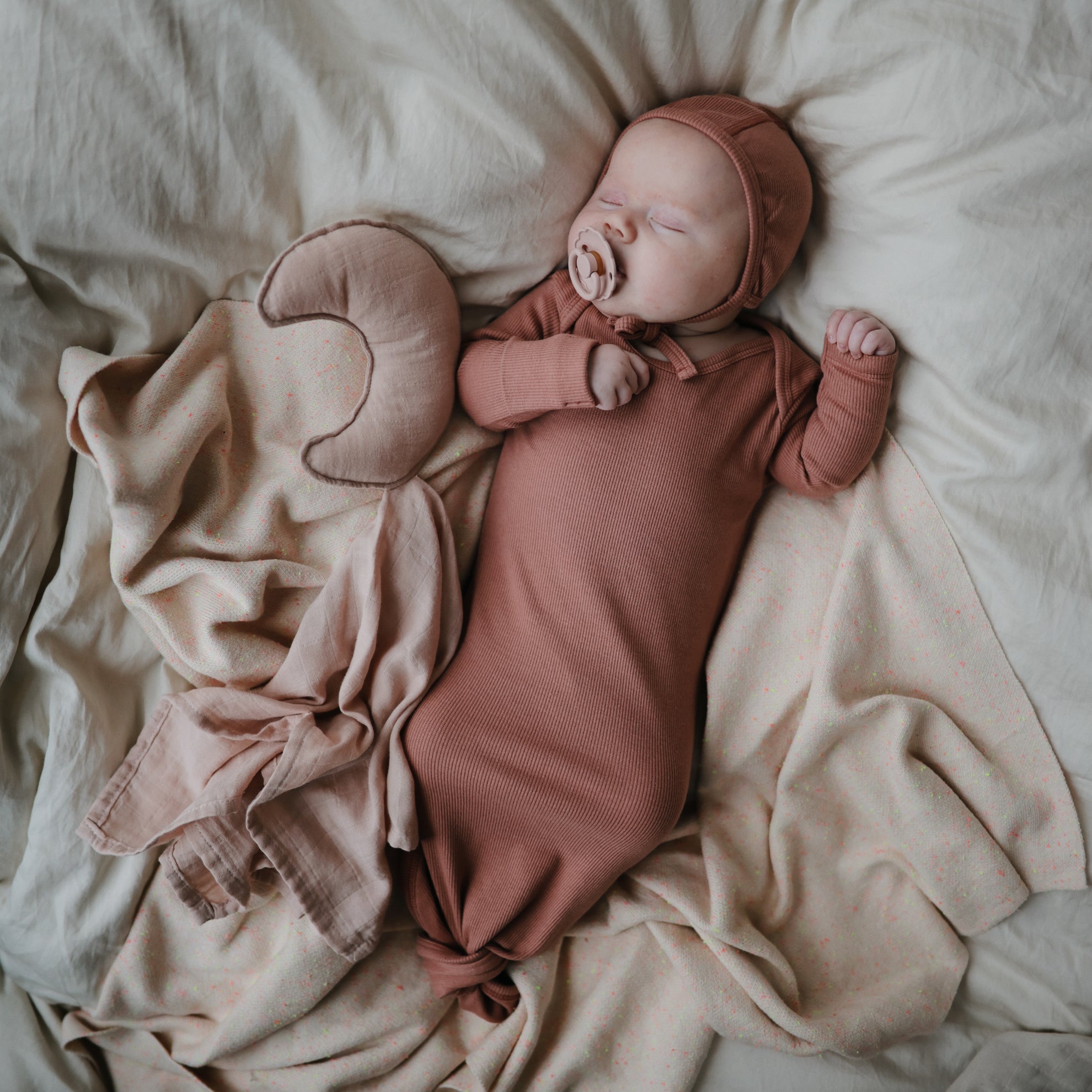 Mushie Lovey Blanket Moon Blush - Laadlee