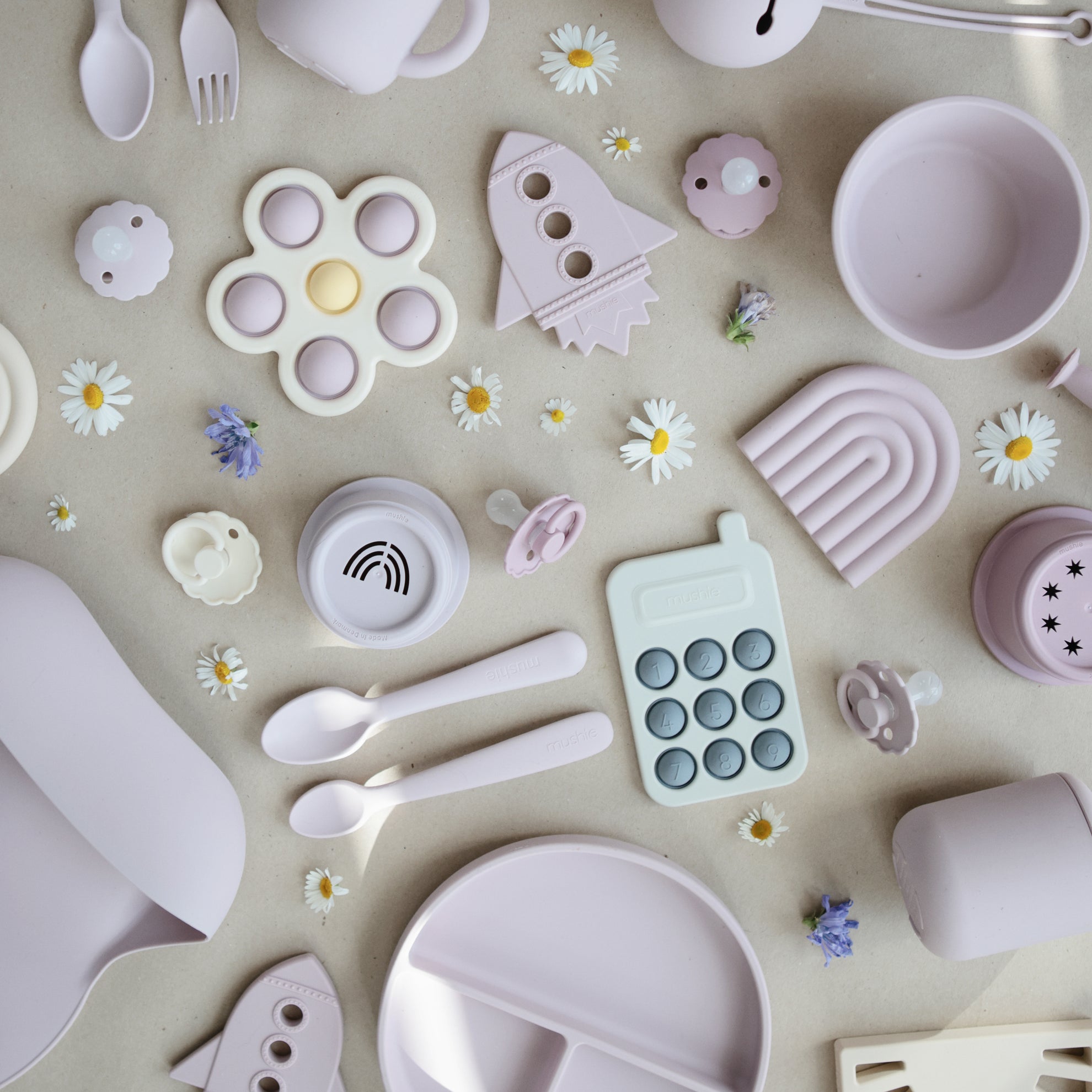 Mushie Teether Rocket Soft Lilac - Laadlee