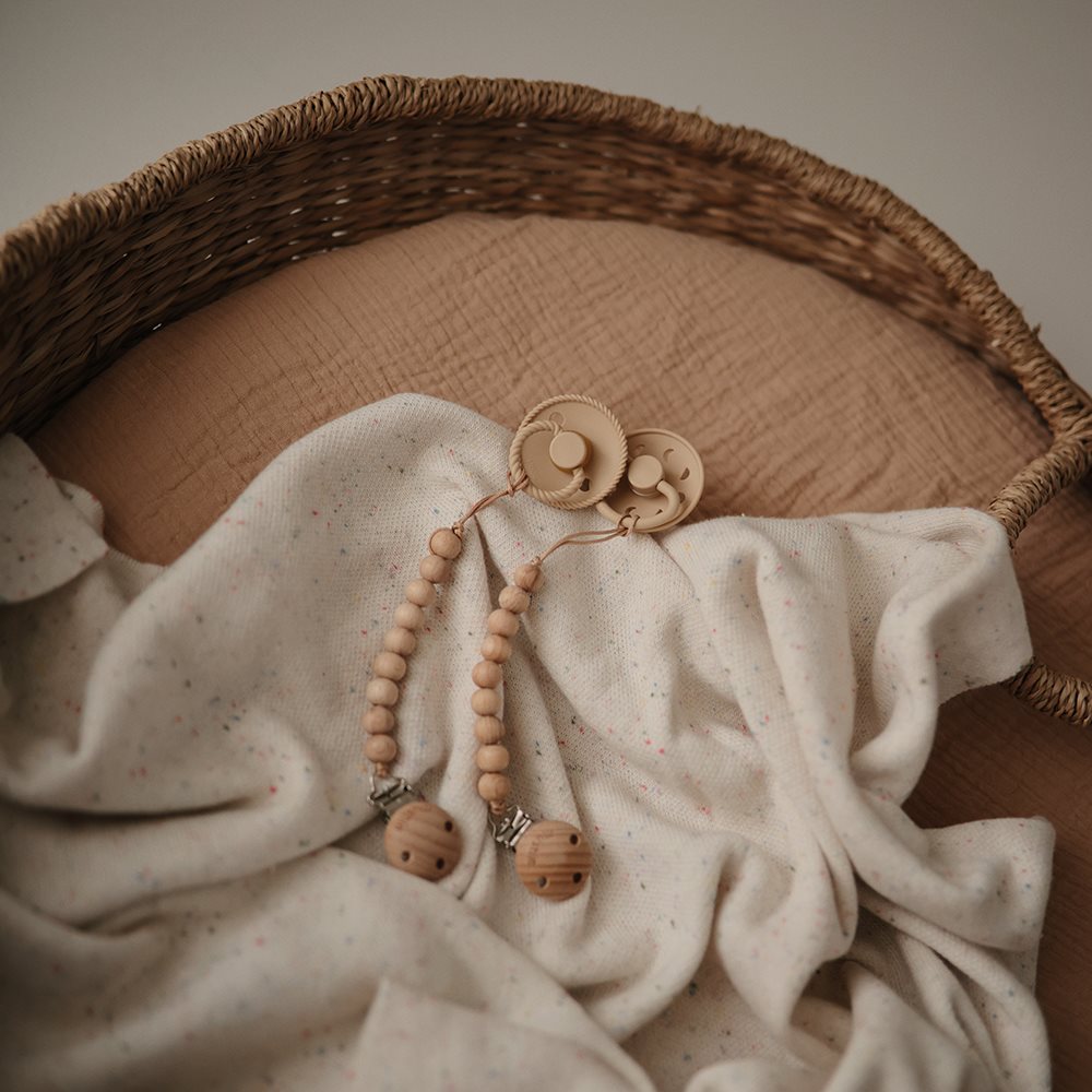 mushie-silicone-pacifier-clip-hera-faux-wood-7