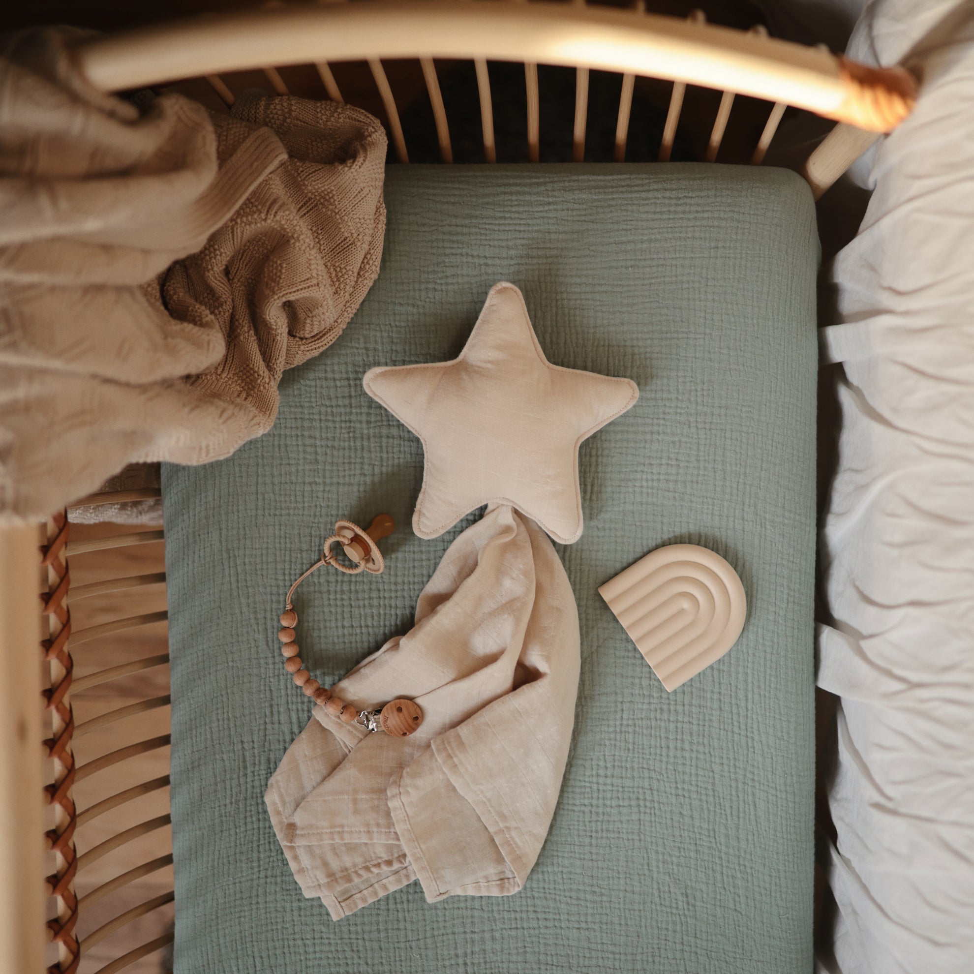 Mushie Crib Sheet Small Roman Green - Laadlee