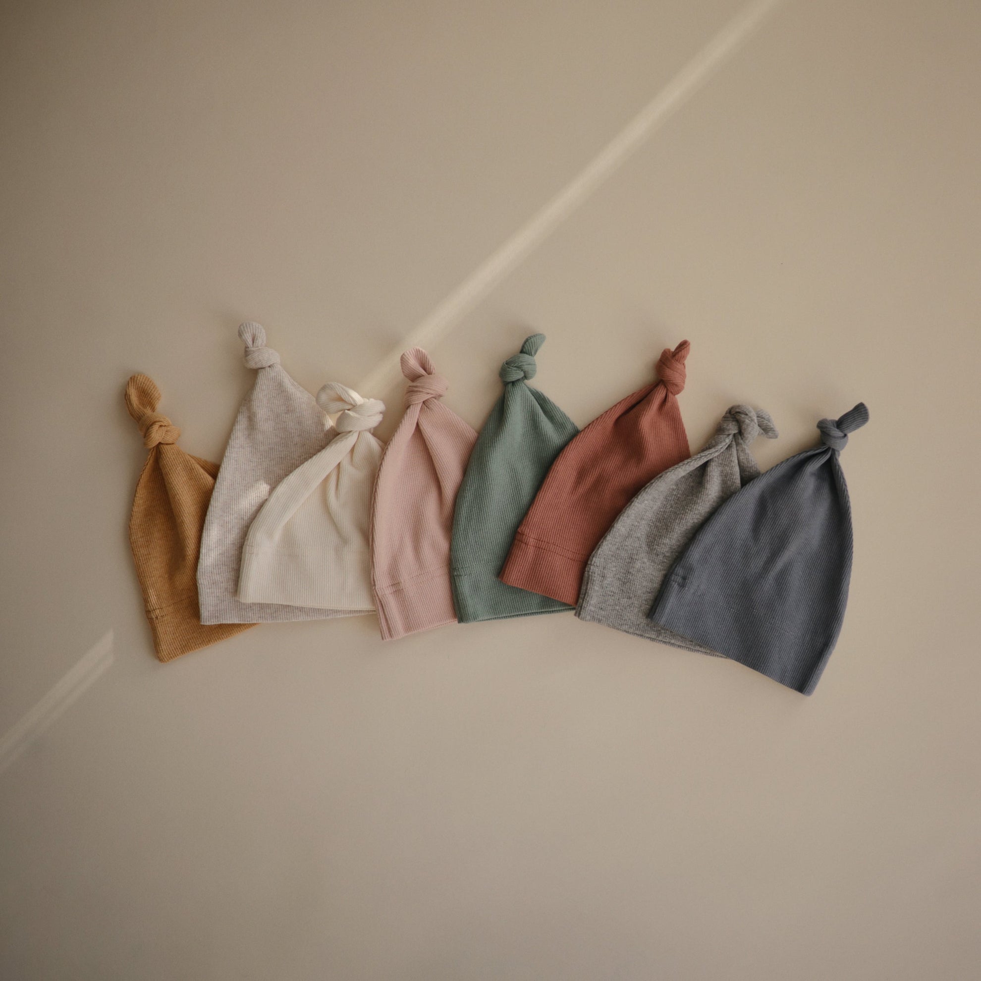 Mushie Ribbed Baby Beanie Beige Melange - Laadlee