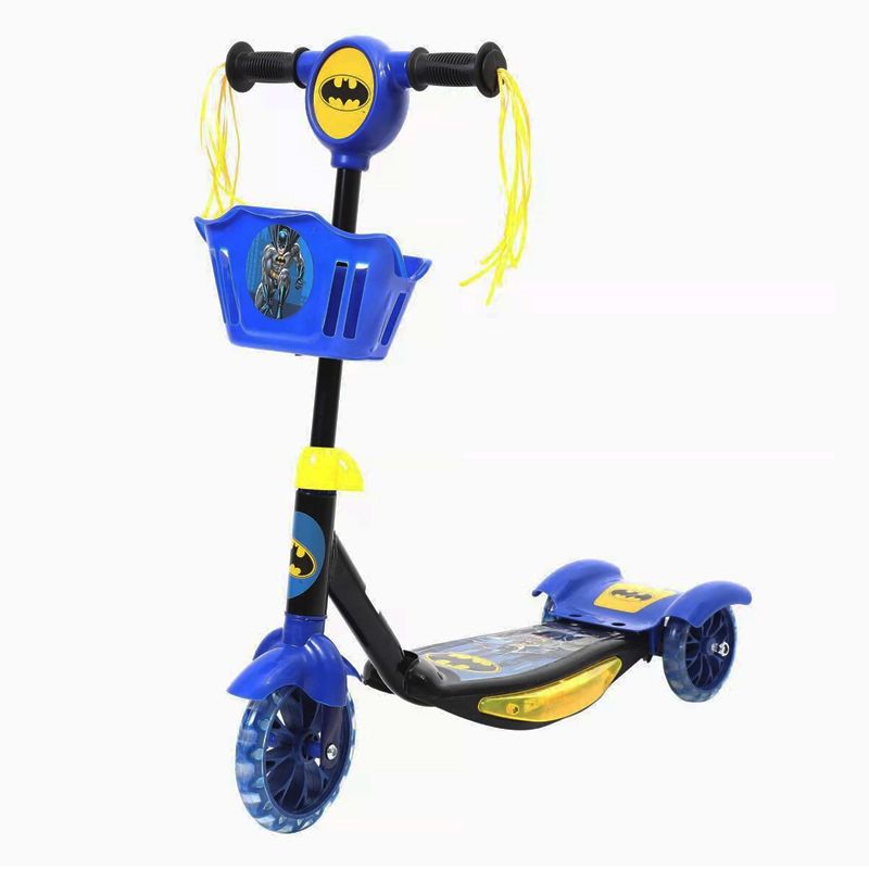 Warner Bros Batman Scooter - Assorted (61 x 60 x 16)